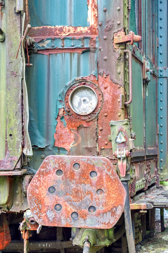 HDR urbex trein train chemin de fer Junkyard urban graffiti oldtimer junk decay vervallen abandoned abondonne vandalisme